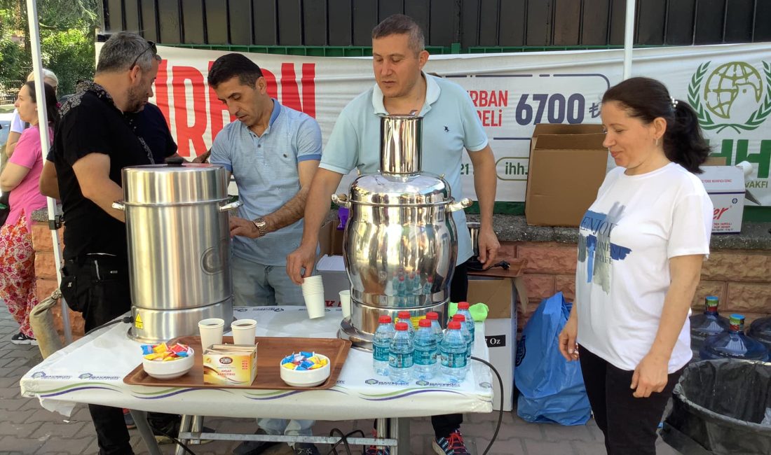 Bakırköy Belediye Başkan Ayşegül Ovalıoğlu Öğrencilere İkram Elin Uzattı Videosu