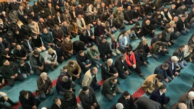 Kocaali’de Merkez Camii’nde Bayram Namazı