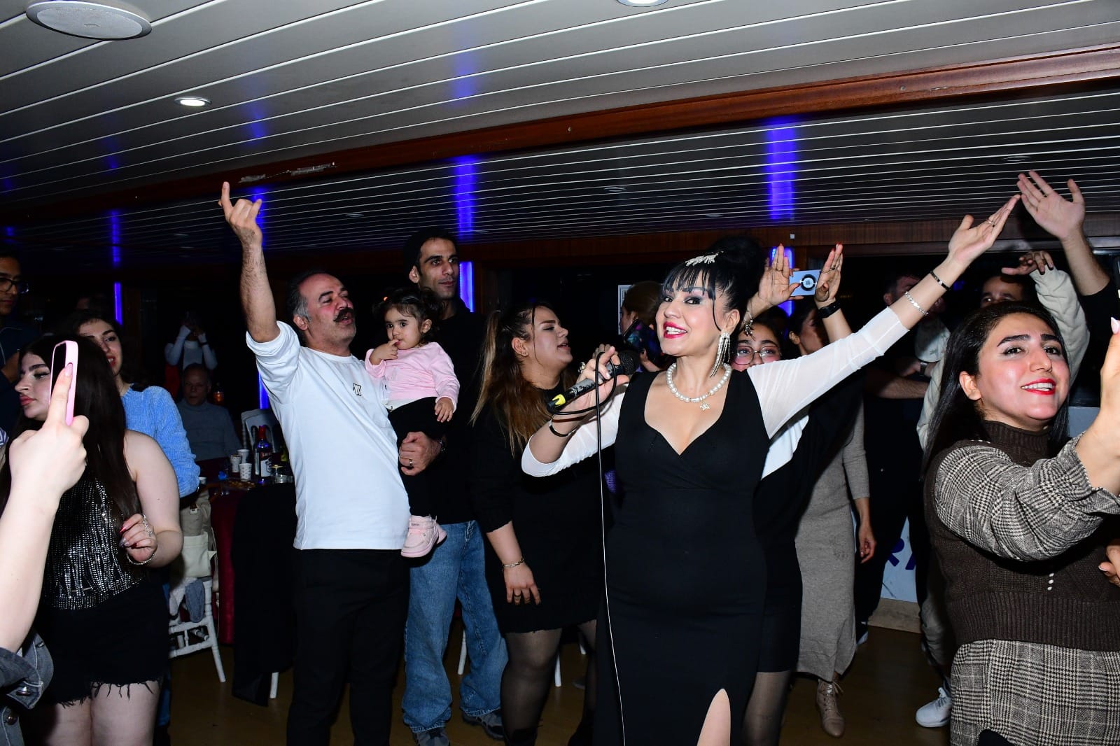 Boğaz’da Şahsenem: Aresh Tour Gemisinde