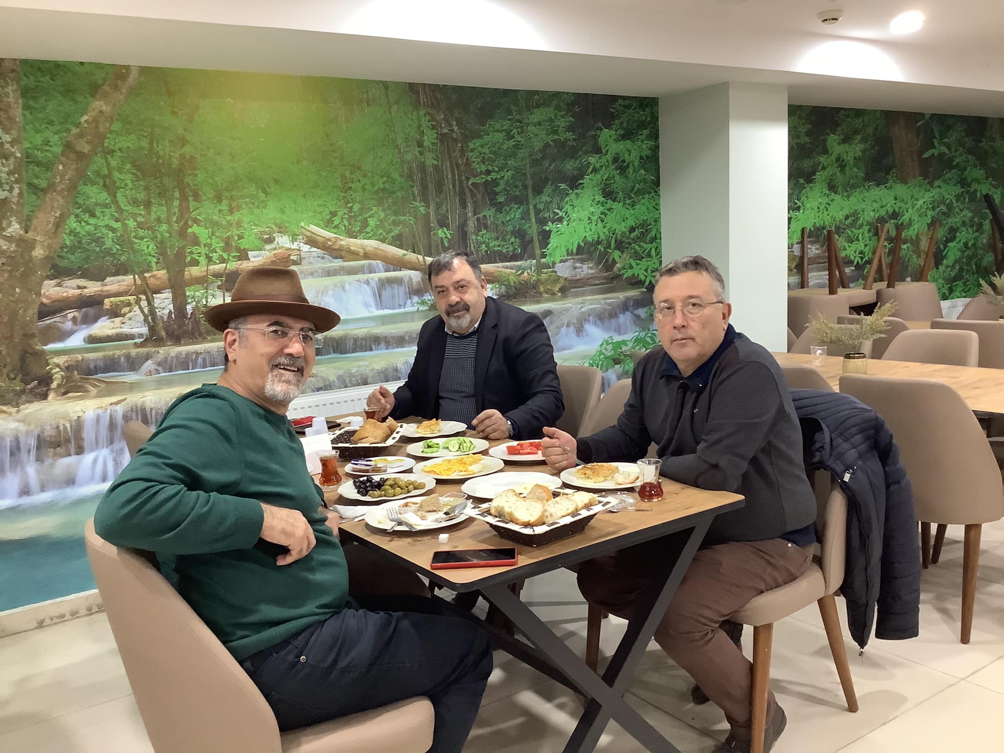 Evde Yalnız Kalan Büyüklerinize Bekçilik Değil, Yaşam Kalitesini Artırın!