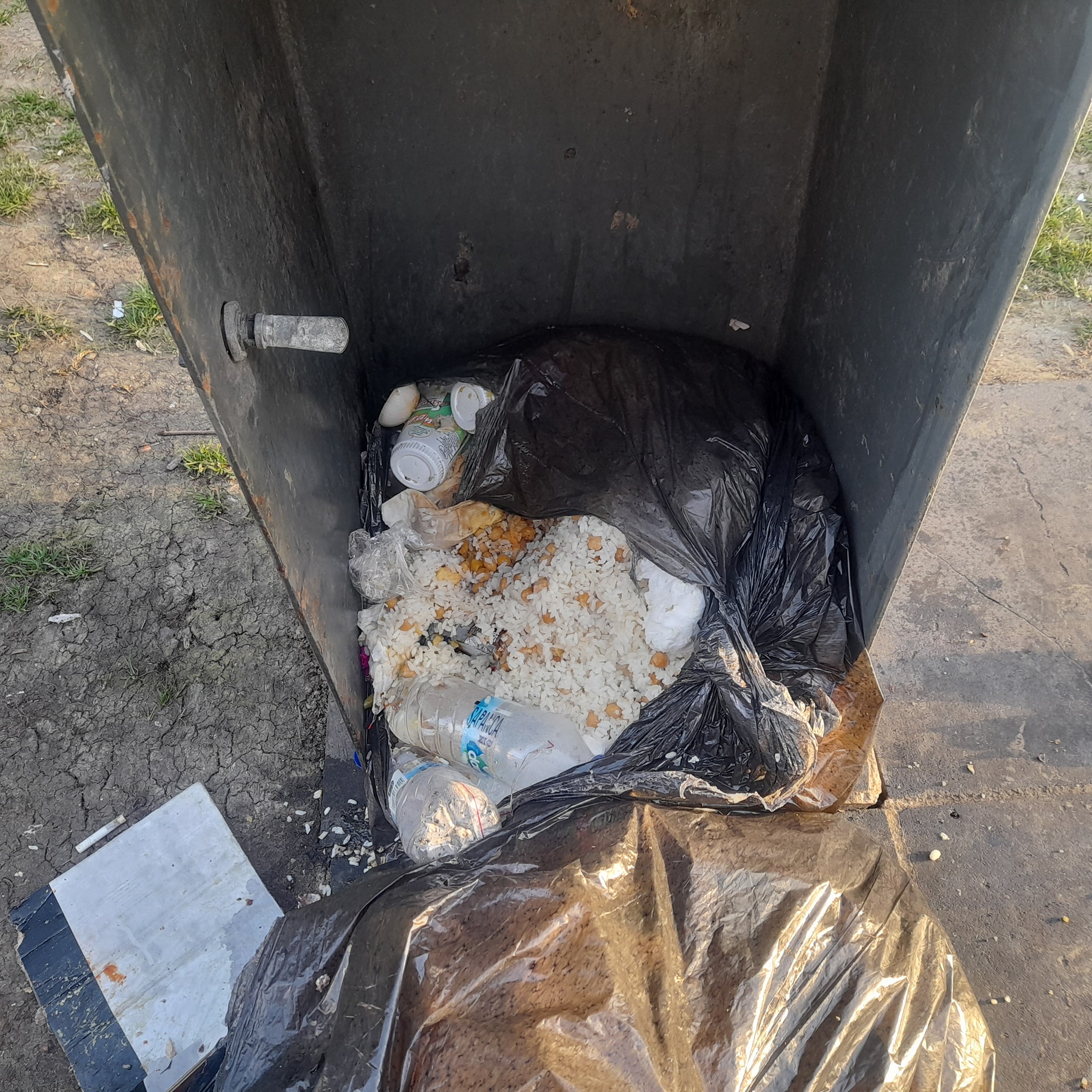 Bakırköy Esnafından Çağrı: Çöplere ve Artan Yemeklere Dikkat!