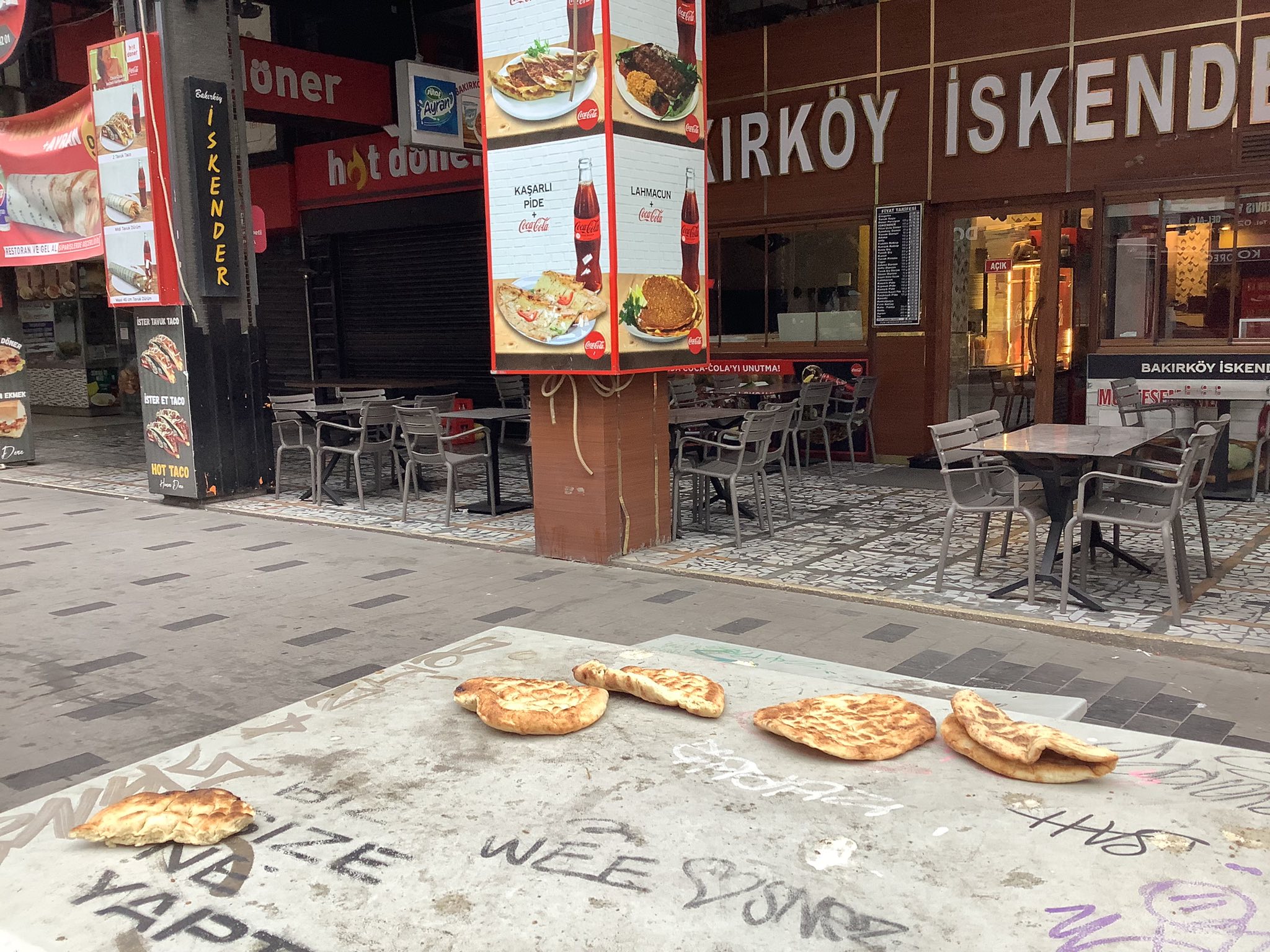 Bakırköy Esnafına ve Kuş Severlere Önemli Hatırlatma: Ekmeği Kuşa Vermek, Kuşa Zarar Vermektir!