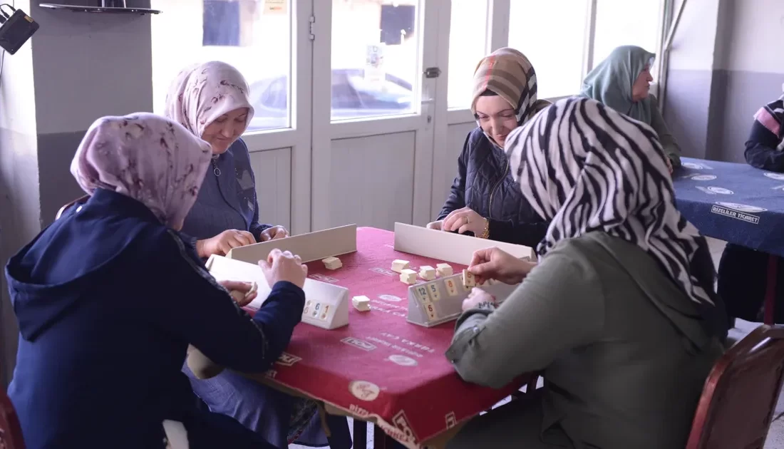 Bakırköy’de Kahvelere Kadınlar Neden