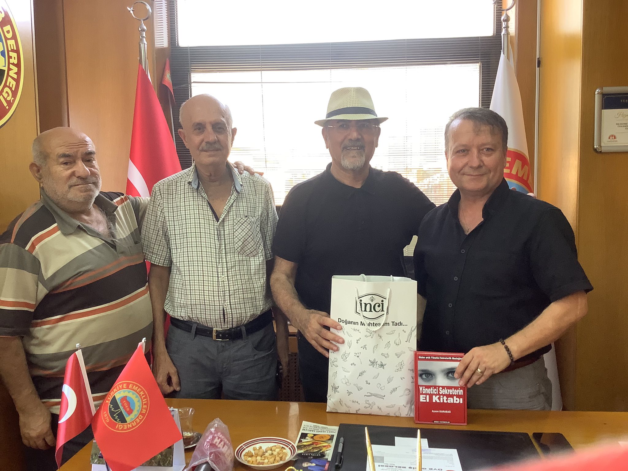 Gazeteci Ayson Karabağ’dan Türkiye Emekliler Derneği Zeytinburnu Şubesi Başkanı A. Kadir Şengül’e Ziyaret