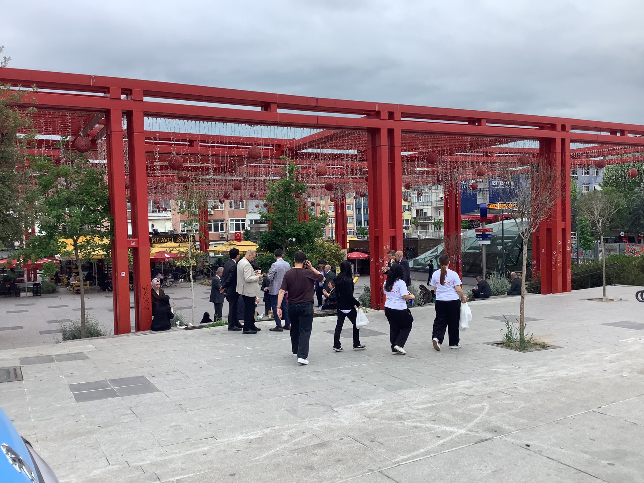 Bakırköy Milli Eğitim Müdürü ve Öğretmenler Öğrencileri Bırakıp Yemek Mi Yiyor?